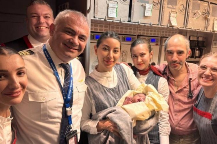 Filipinli anne  THY u&ccedil;ağında doğurdu!