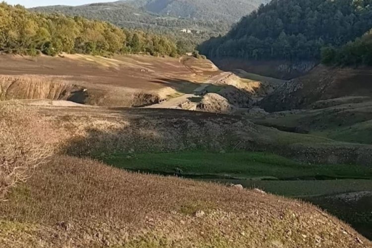 Kuraklık G&ouml;k&ccedil;edere barajını da vurdu! Belediye'den vatandaşlara acil tasarruf &ccedil;ağrısı...