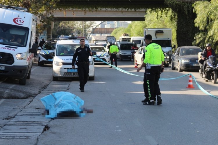 Adana'da otomobilin &ccedil;arptığı yaşlı adam &ouml;ld&uuml;