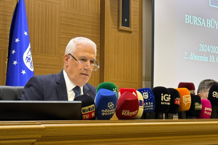 Başkan Bozbey, "T&uuml;rkiye'de &ouml;ğrenciyi en ucuza taşıyan il Bursa'dır"