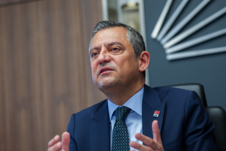 Özgür Özel: İsteyen her kanalın canlı vereceği yargılam...