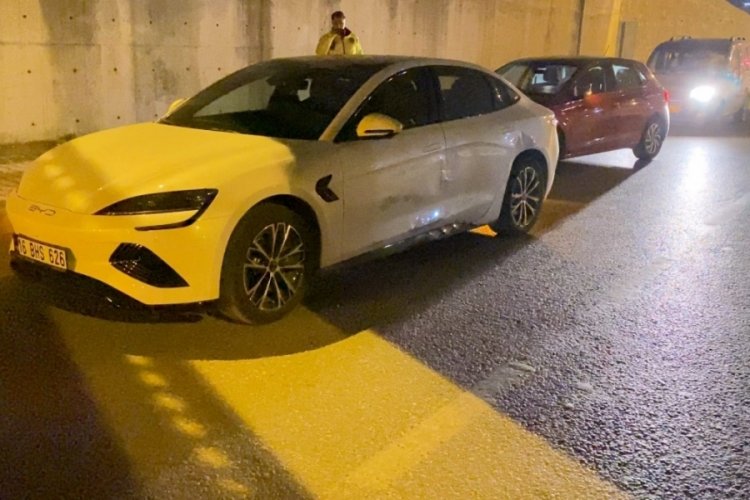 Bursa'da gece saatlerinde korkutan kaza! Takla attığı anlar kamerada...