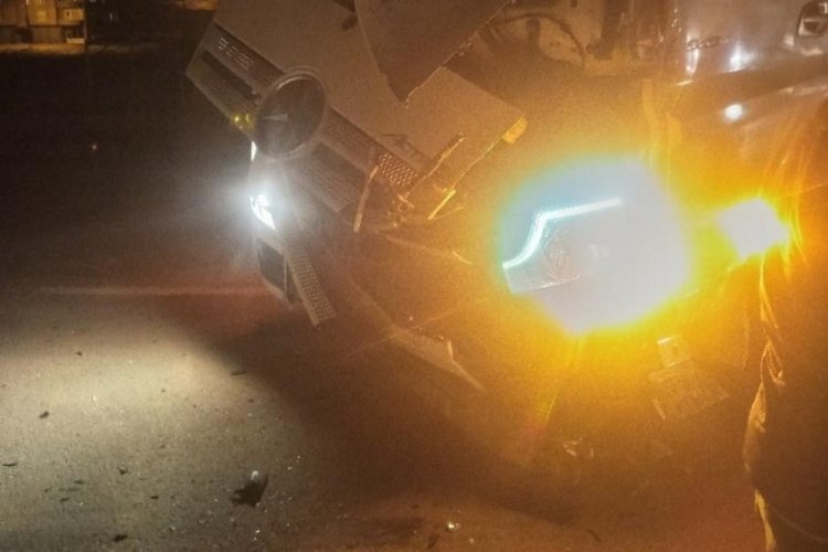 Hakkari'de tır ile minib&uuml;s &ccedil;arpıştı: 1 yaralı