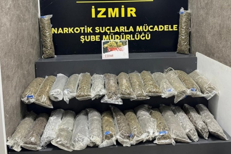 İzmir'de uyuşturucu deposuna baskın: 23 kilo ele ge&ccedil;irildi