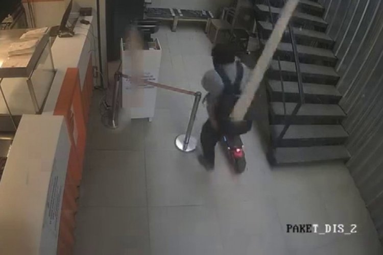 &Ouml;l&uuml;mden kıl payı kurtuldu, o anlar kamerada