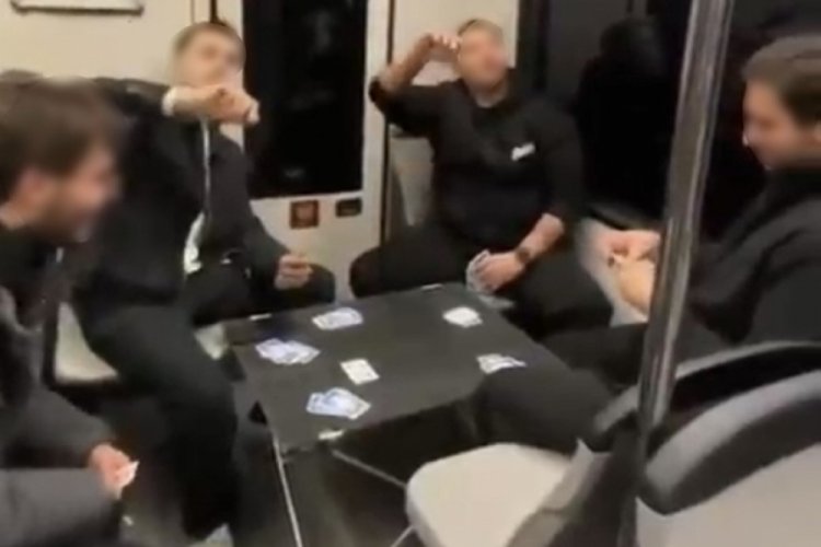 Bursa metrosunda ilgin&ccedil; anlar! Vatandaşlar şaştı kaldı...