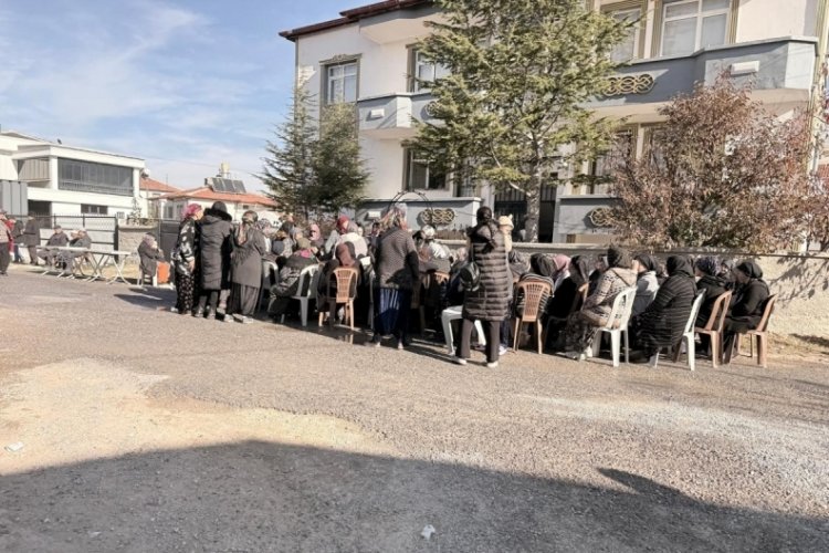Zehirlenme felaketinde acılı bekleyiş s&uuml;r&uuml;yor