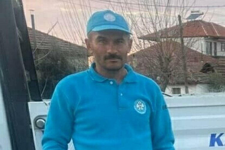 Otomobil, TIR'a arkadan &ccedil;arptı: Belediye iş&ccedil;isi &ouml;ld&uuml;