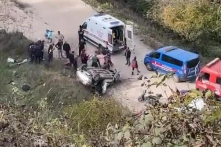 D-140'ta feci kaza: Ara&ccedil; şarampole u&ccedil;tu, 1 &ouml;l&uuml; 3 yaralı