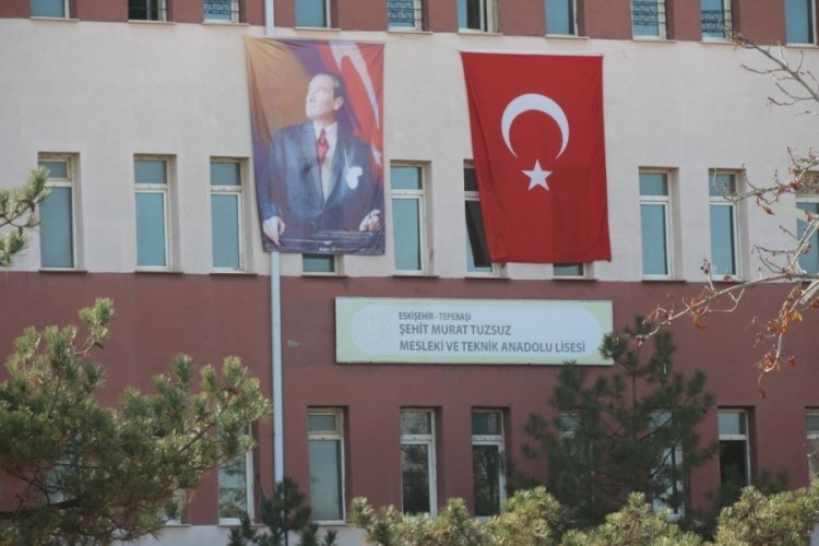 Yediği gıdadan zehirlenen lise &ouml;ğrencisi hastaneye kaldırıldı