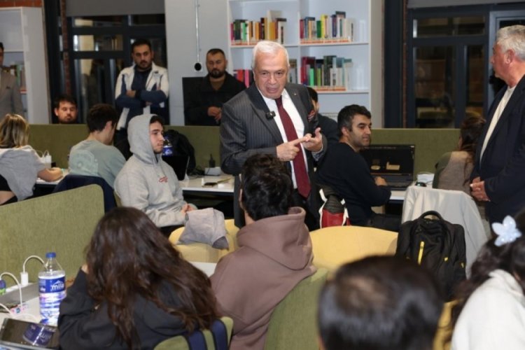 Bursa'da Başkan &Ouml;zdemir'den &uuml;niversiteli gen&ccedil;lere moral ziyareti