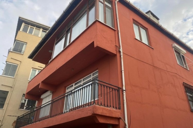 Beykoz'da duvarları ve zemini &ccedil;atlayan 2 bina m&uuml;h&uuml;rlenerek tahliye edildi