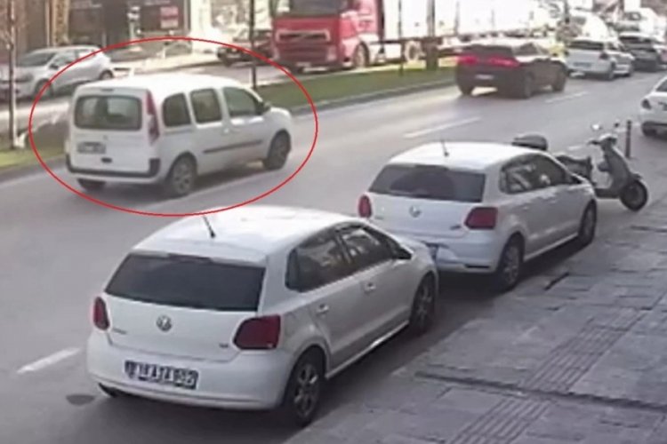 Bursa'da cipe &ccedil;arpan hafif ticari aracın s&uuml;r&uuml;c&uuml;s&uuml; yaralandı