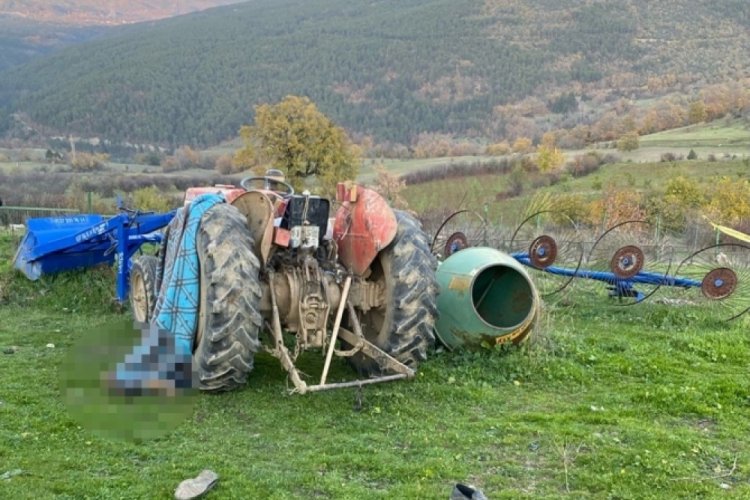 Trakt&ouml;r&uuml;n altında kalan yaşlı adam hayatını kaybetti