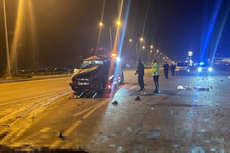 Otomobil takla atıp, karşı şeride savruldu: &Ouml;l&uuml; ve yaralılar var...