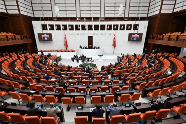 TBMM'den turizm ve vakıflar yasası ge&ccedil;ti: Kimlik bildirimi zorunlu, yasa dışı ilanlara ağır ceza