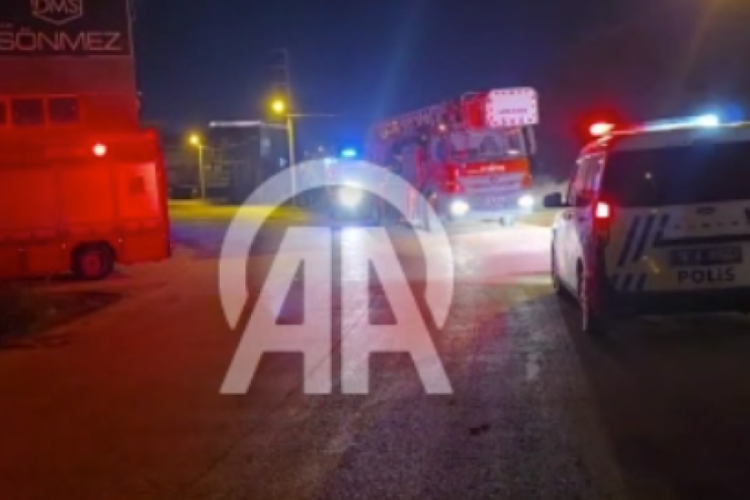 Bursa'da boyama at&ouml;lyesinde yangın!