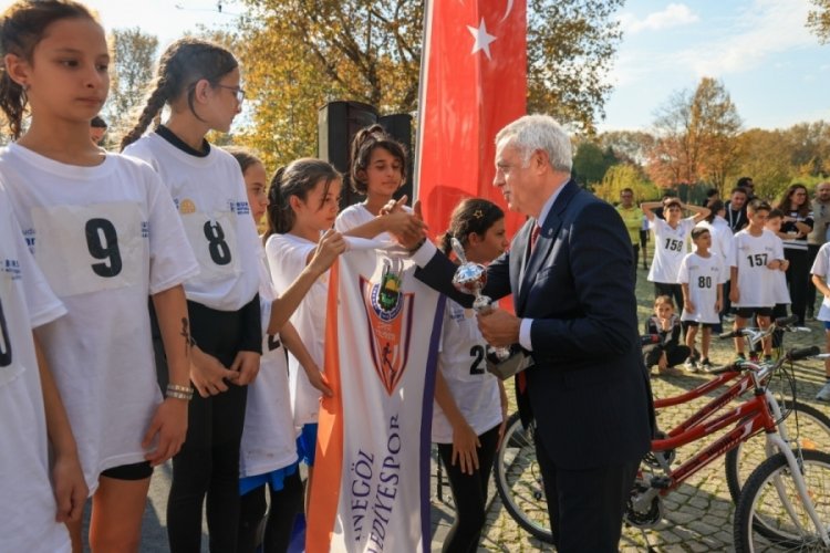'Baş&ouml;ğretmen Atat&uuml;rk Kros Yarışması' nefes kesti