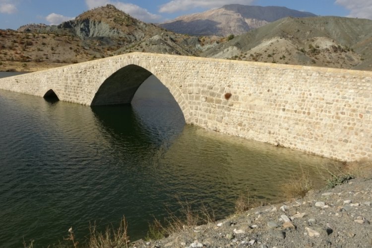 Roma d&ouml;nemine ait altınlı k&ouml;pr&uuml;s&uuml; sular altında kalıyor