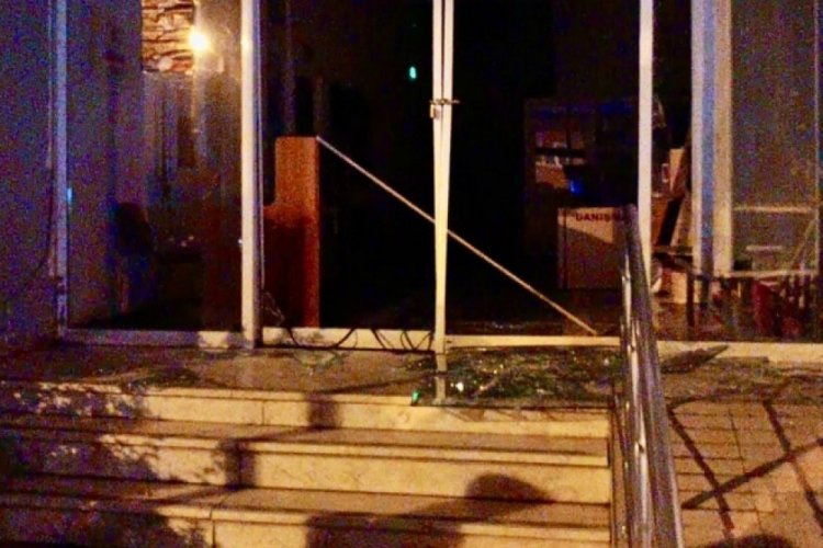 Belediye binasına taşlı saldırı! Başkandan a&ccedil;ıklama geldi
