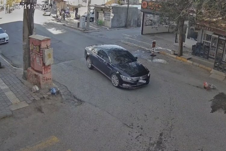 6 yaşındaki &ccedil;ocuğa aracın &ccedil;arptığı anlar kamerada