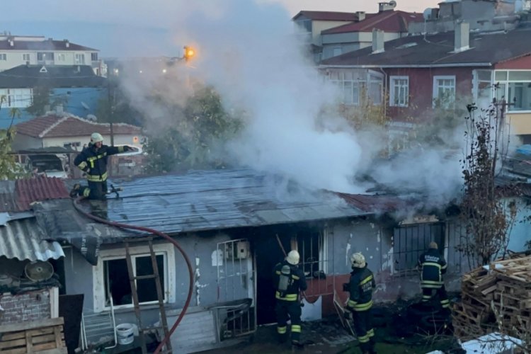Sobayı yakıp alışverişe &ccedil;ıktı, geldiğinde evi k&uuml;le d&ouml;nd&uuml;