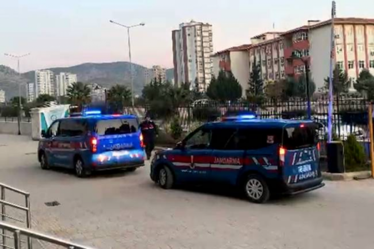 Mide bulandıran olay! 13 yaşındaki &ccedil;ocuğa portakal bah&ccedil;esinde istismar...