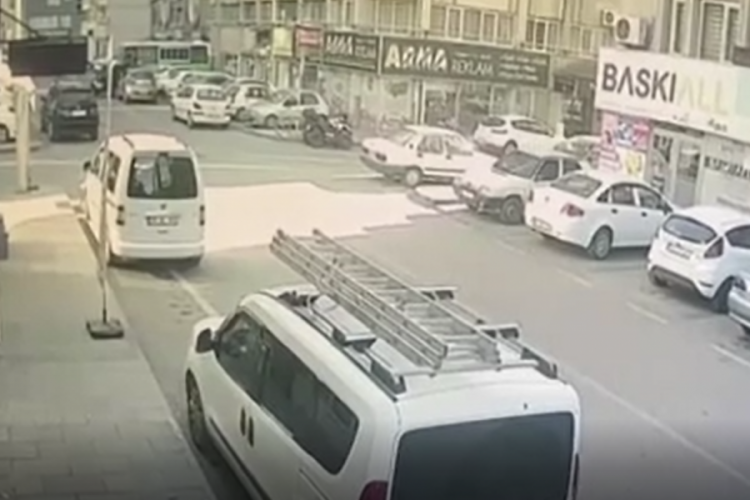 Dur levhasına uymadı, kazaya neden oldu: O anlar kamerada...