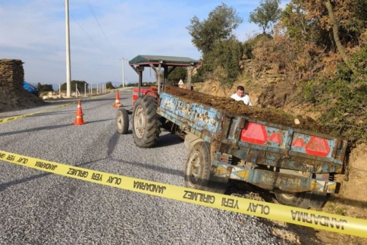 Kahreden kaza! Dedesinin s&uuml;rd&uuml;ğ&uuml; trakt&ouml;rden d&uuml;şerek can verdi...