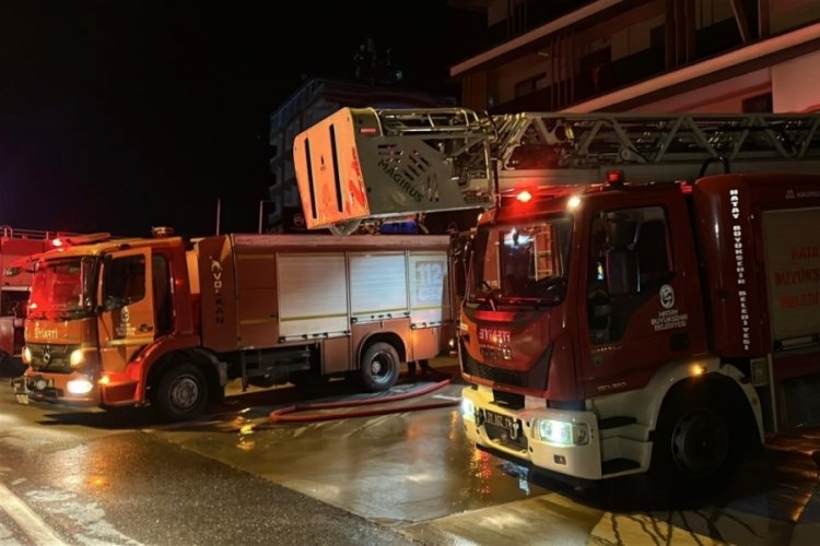 Oto galeride yangın! &Ccedil;ok sayıda &ouml;l&uuml; ve yaralı var...