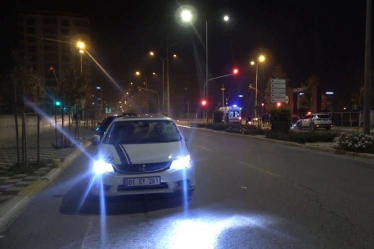 Otomobille &ccedil;arpışan bisikletli hayatını kaybetti