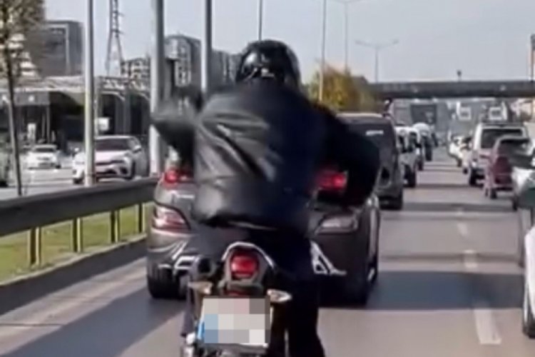 Bursa'da şaşkınlık yaratan g&ouml;r&uuml;nt&uuml;ler! At mı, motor mu?