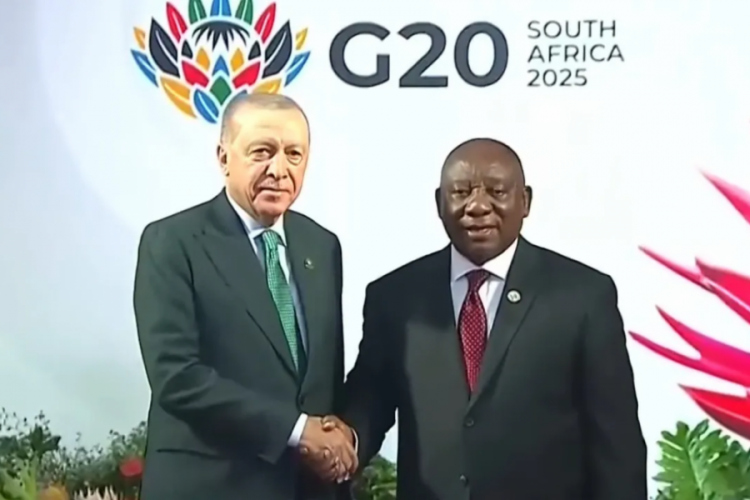 Cumhurbaşkanı Erdoğan G&uuml;ney Afrika'da! Zirve resmen başladı