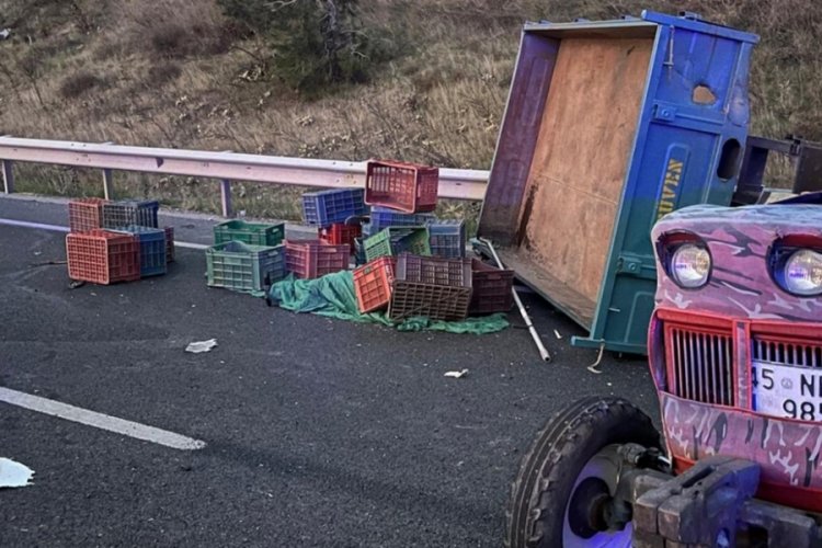 Kamyon trakt&ouml;re &ccedil;arptı! 1 kişi &ouml;ld&uuml;, 6 kişi yaralandı