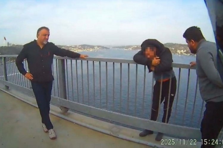15 Temmuz Şehitler K&ouml;pr&uuml;s&uuml;'nde intihar etmek isteyen şahsı kurtardılar