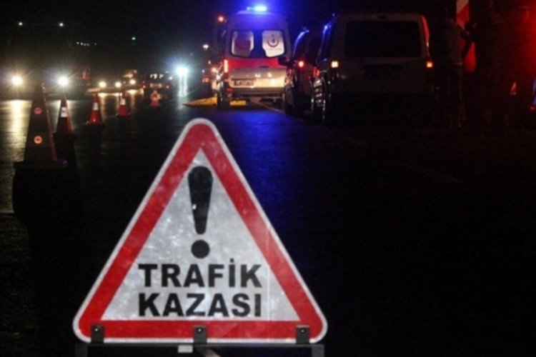 Şanlıurfa'da iki otomobil &ccedil;arpıştı: 1 &ouml;l&uuml;, 7 yaralı