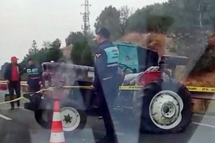 Zeytin iş&ccedil;ilerini taşıyan trakt&ouml;re kamyon &ccedil;arptı: 2 &ouml;l&uuml;, 5 yaralı