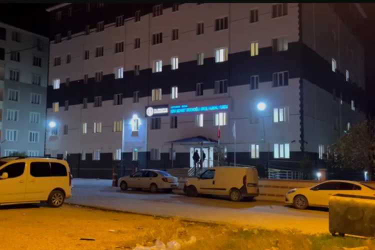 Yurtta akşam yemeğinin ardından 70 &ouml;ğrenci hastaneye kaldırıldı