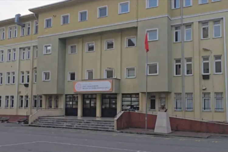 Lisede &ouml;ld&uuml;ren şakalaşma: 16 yaşındaki &ouml;ğrenci hayatını kaybetti