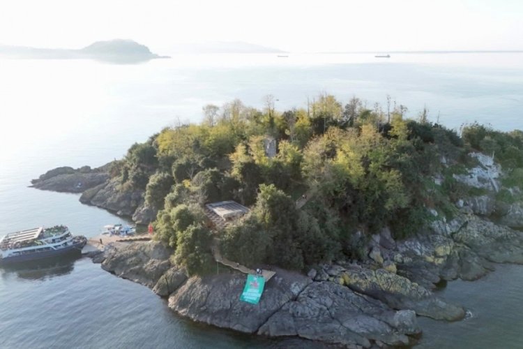 Giresun Adası'nda Alperen Şeng&uuml;n'e onur posteri