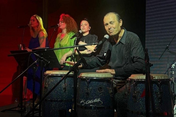Sanat&ccedil;ı Ayhan Sicimoğlu ve Latin All Stars, Bursa'da konser verdi