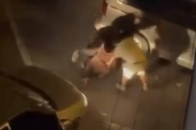 Yol verme tartışmasında &ccedil;arptığı aracın s&uuml;r&uuml;c&uuml;s&uuml; tarafından darbedildi