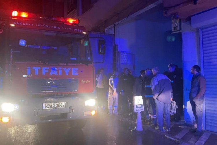 Kabus gibi gece: Şiddetli d&uuml;şt&uuml;! Mahalleli kendini sokağa attı