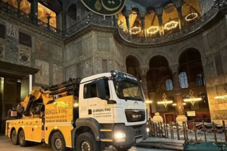 'Ayasofya'ya kamyon girdi' tartışmalarına yanıt geldi