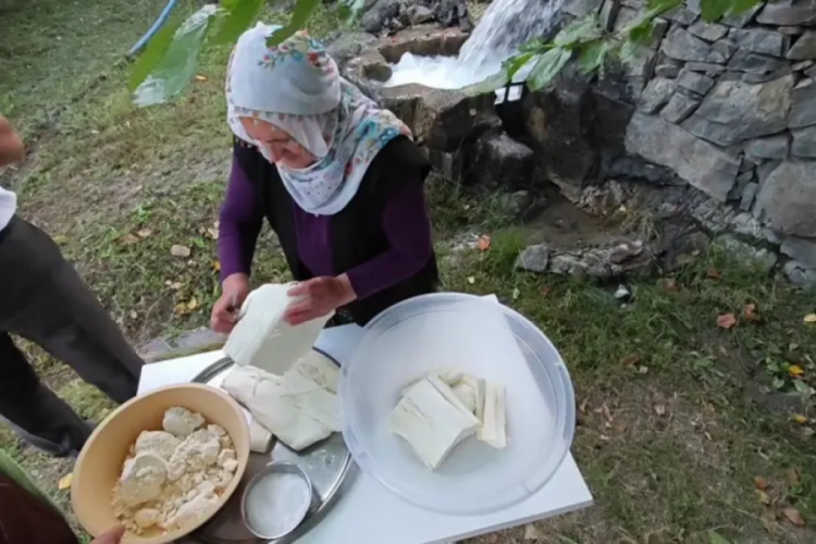 Doğal antibiyotiğin kilosu 500 TL: Kazanlarda kaynatılarak hazırlanıyor