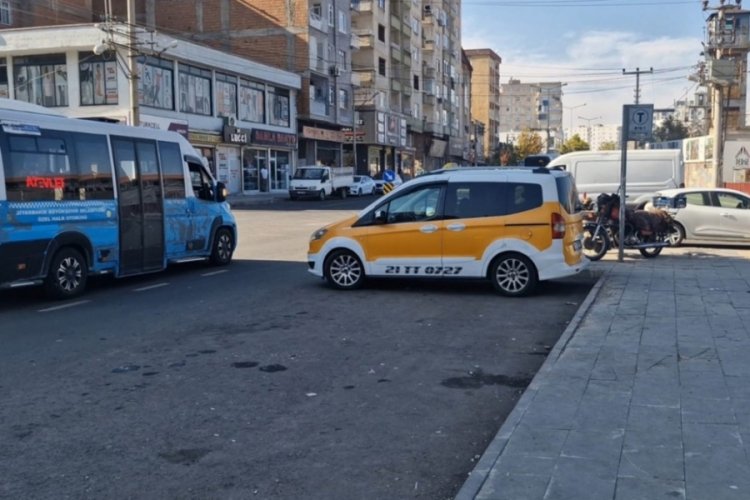 Diyarbakır'da taksi durağına silahlı saldırı