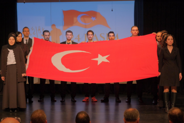 &Ouml;ğretmenler G&uuml;n&uuml; İneg&ouml;l'de t&ouml;renlerle kutlandı