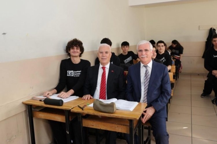 Bursa'da Başkan Bozbey, mezun olduğu okulda!