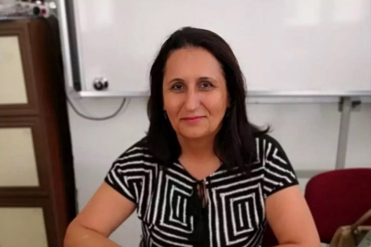 Motosikletin &ccedil;arptığı &ouml;ğretmen hayatını kaybetti