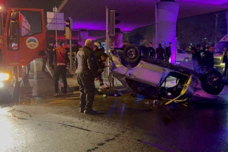 'Dur' ihtarına uymayarak ka&ccedil;an otomobil takla attı: 2 yaralı